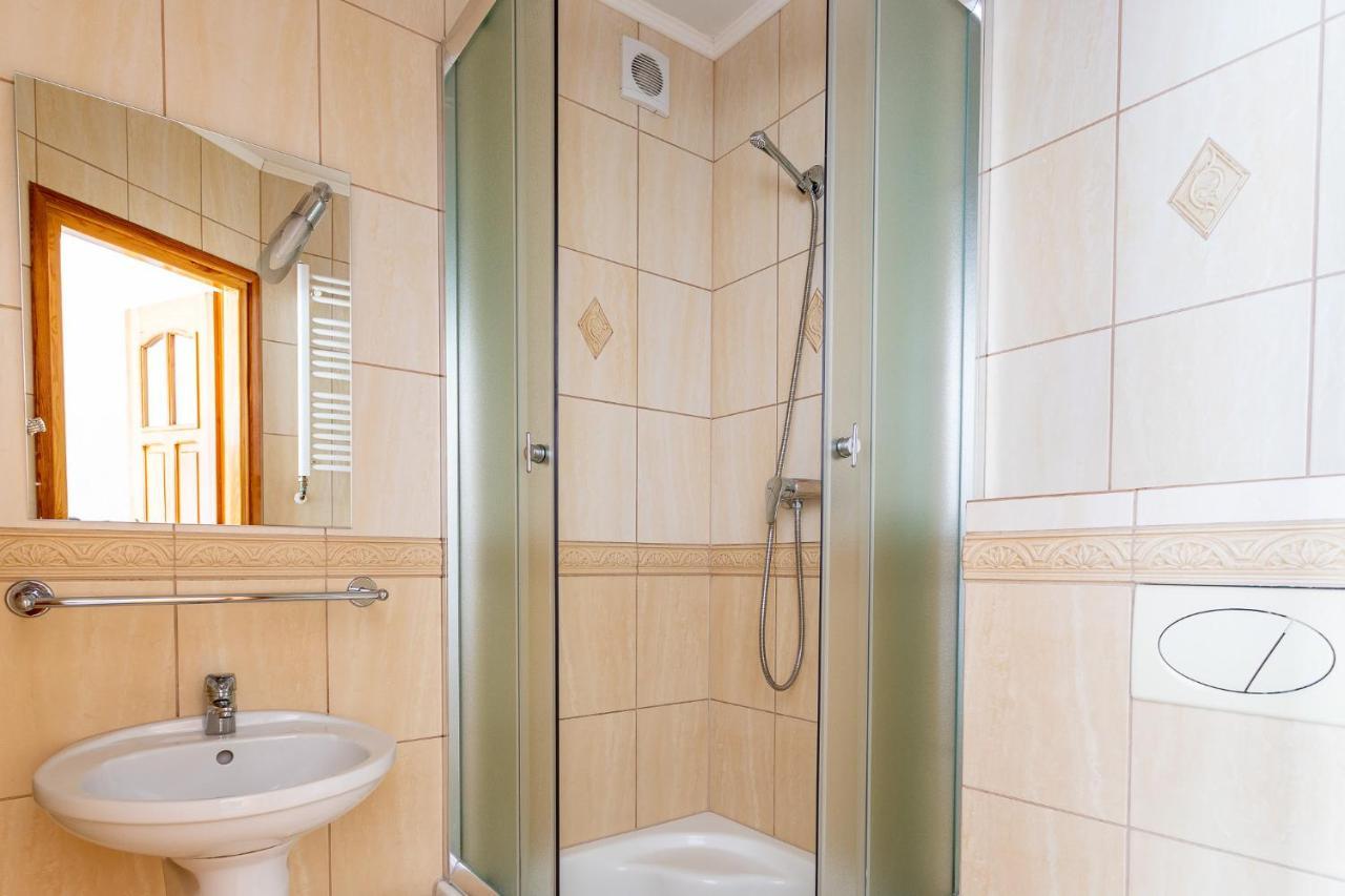 Pokoje Goscinne Katarzyna Kur Debki Bagian luar foto